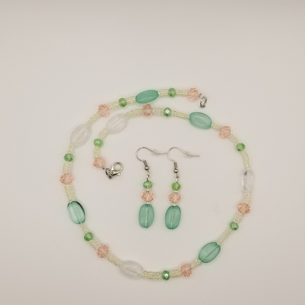 Handmade beaded jewelry set